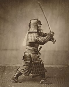 समुराई उठी हुई तलवार, c.1860 (एल्बम प्रिंट)